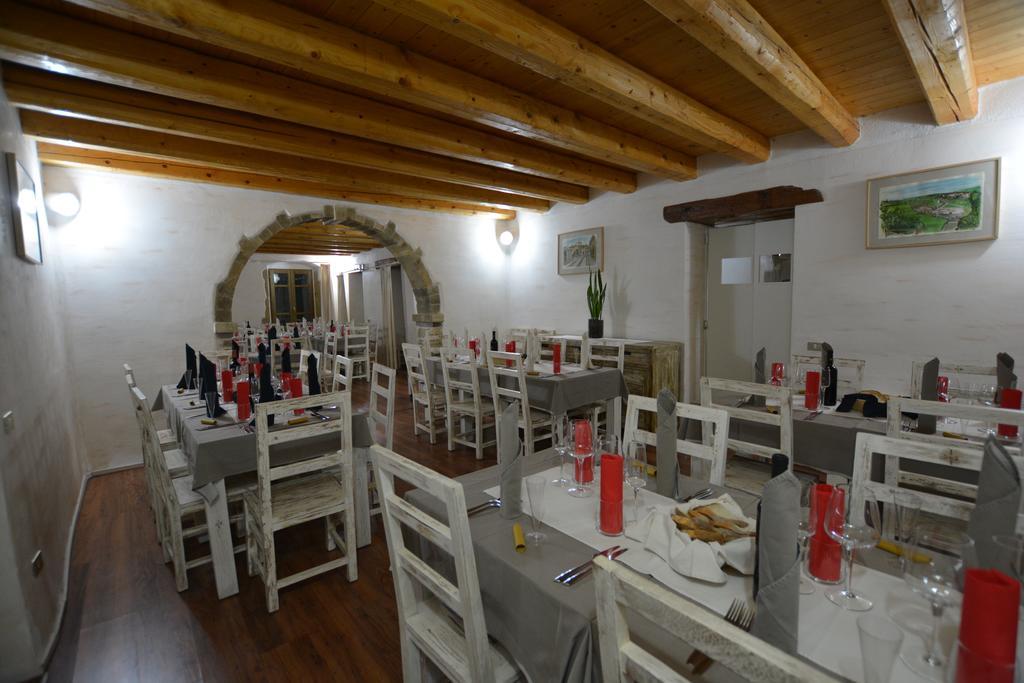 Abas Ristorante Pizzeria Affittacamere Ales Dış mekan fotoğraf