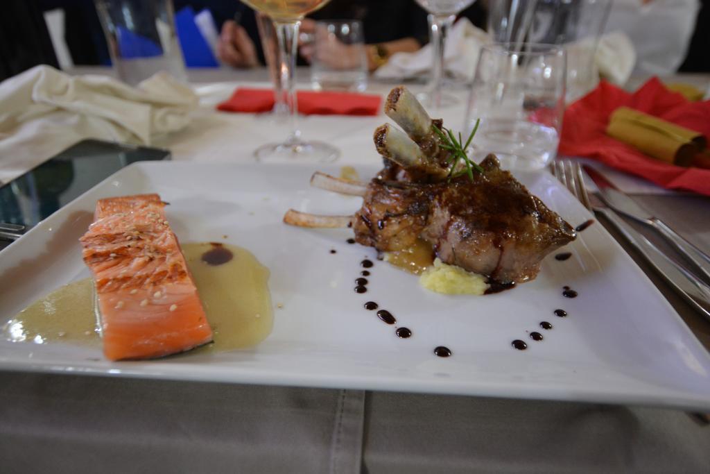 Abas Ristorante Pizzeria Affittacamere Ales Dış mekan fotoğraf