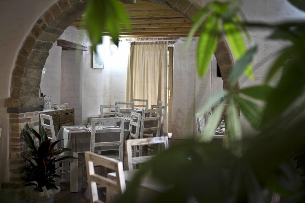 Abas Ristorante Pizzeria Affittacamere Ales Dış mekan fotoğraf
