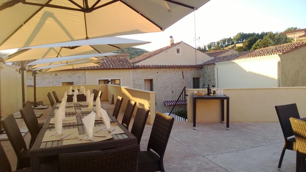 Abas Ristorante Pizzeria Affittacamere Ales Dış mekan fotoğraf